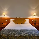 杜特里滕佩斯塔酒店 酒店 3*