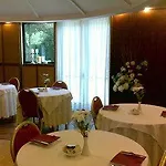 杜特里滕佩斯塔酒店 3*