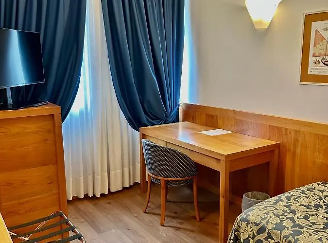 فندق Due Torri Tempesta 3*